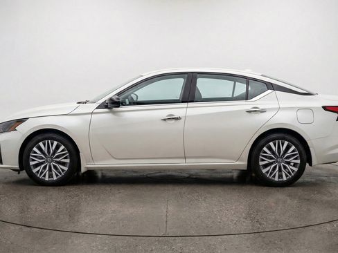 Used 2025 Nissan Altima 2.5 SV image 5