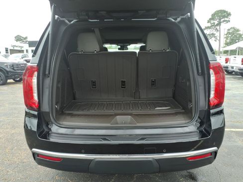 Used 2024 GMC Yukon SLT w/ SLT Premium Package RWD image 6
