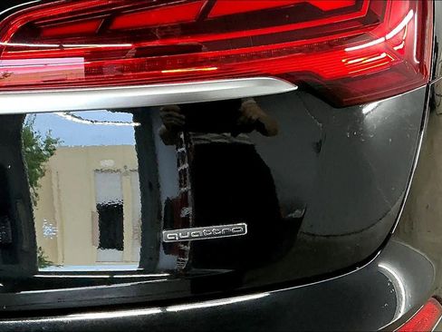 Certified 2025 Audi Q5 2.0T Premium Plus w/ Premium Plus Package image 11