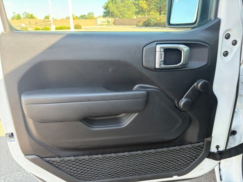 Used 2022 Jeep Wrangler Sport AWD/4WD image 13