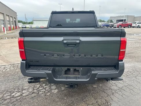 Used 2025 Toyota Tacoma TRD Sport AWD/4WD image 7