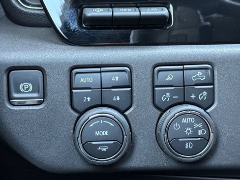 Used 2025 Chevrolet Silverado 1500 ZR2 w/ Technology Package AWD/4WD image 31