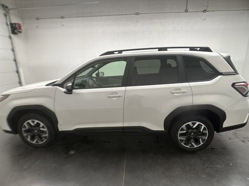 Used 2025 Subaru Forester Premium w/ Convenience Package #1 image 6