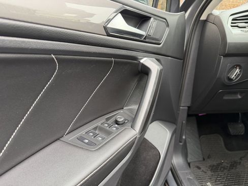 Used 2022 Volkswagen Tiguan SE image 21