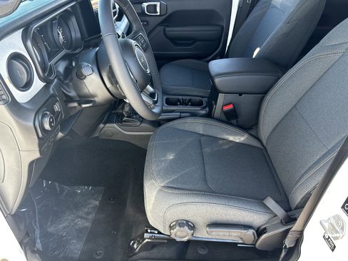 New 2025 Jeep Gladiator Sport AWD/4WD image 16