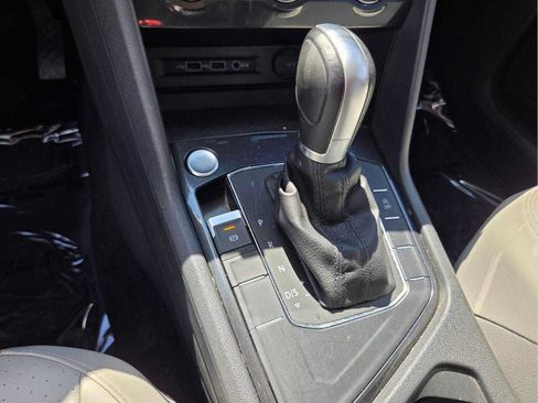 Used 2018 Volkswagen Tiguan SE FWD image 27