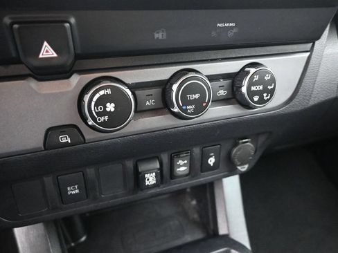 Used 2019 Toyota Tacoma TRD Sport RWD image 16