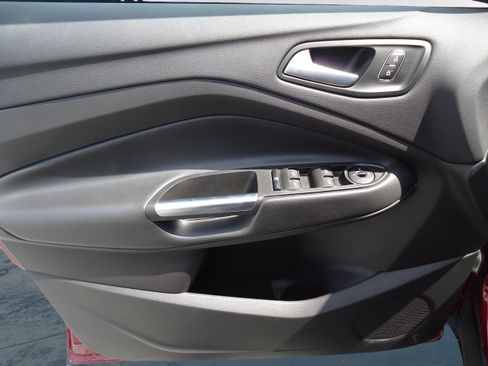 Used 2018 Ford Escape SE w/ SE Sync 3 Package AWD/4WD image 19