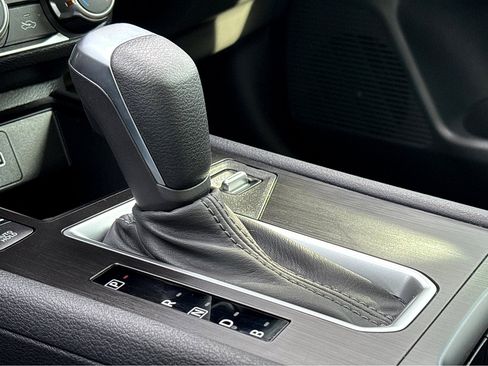 Certified 2025 Nissan Kicks S image 15