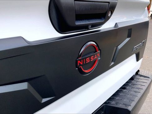 Used 2024 Nissan Titan PRO-4X w/ Pro-4x Convenience Package image 22