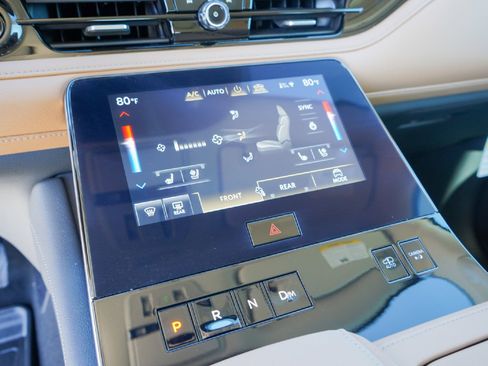 Used 2025 INFINITI QX80 Sensory image 14