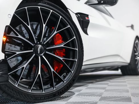 Used 2023 Aston Martin V8 Vantage Coupe RWD image 11