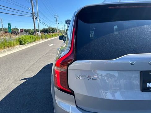 Certified 2025 Volvo XC90 B6 Plus AWD/4WD image 10