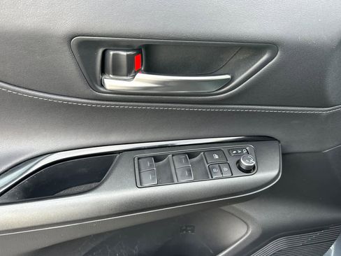 Used 2024 Toyota Venza LE image 10