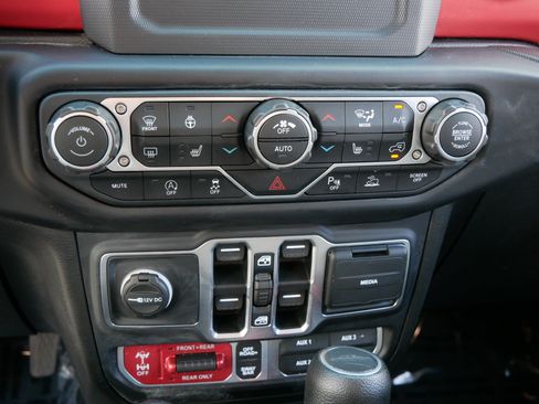 Used 2020 Jeep Gladiator Rubicon w/ Safety Group AWD/4WD image 23