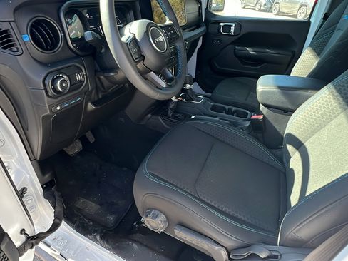 Used 2025 Jeep Wrangler Unlimited Rubicon 4xe w/ Convenience Group image 16