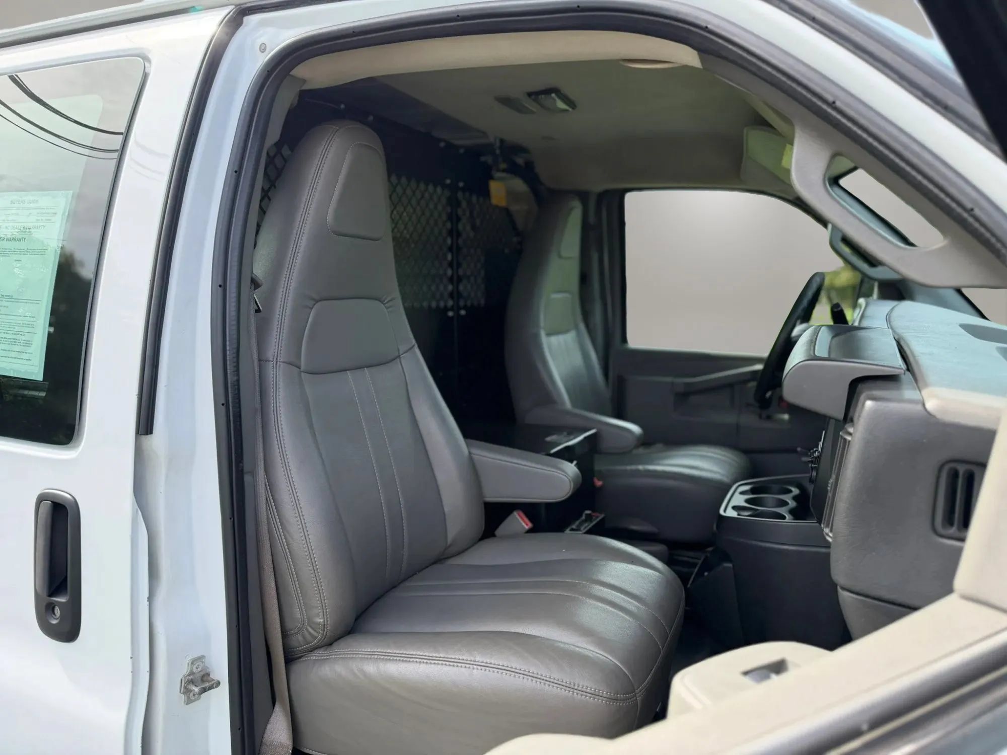 Used 2017 Chevrolet Express 2500 RWD image 32