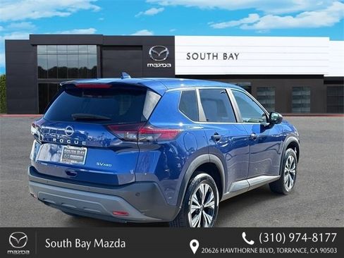 Used 2023 Nissan Rogue SV image 3