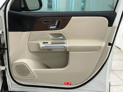 Used 2023 Mercedes-Benz GLB 250 w/ Premium Package image 25