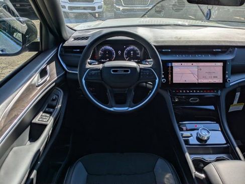 New 2026 Jeep Grand Cherokee 4WD image 17