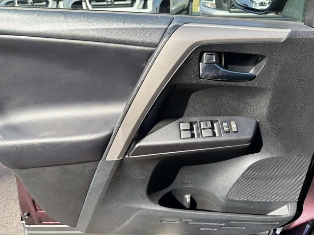 Used 2018 Toyota RAV4 XLE FWD image 7