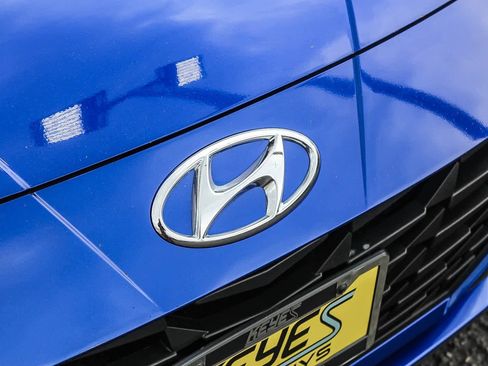 Used 2023 Hyundai Elantra Blue w/ Cargo Package image 13