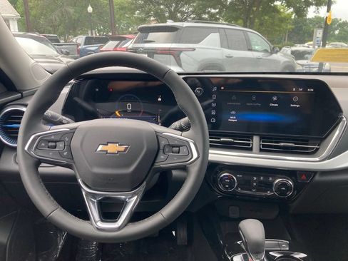 New 2026 Chevrolet Trax LT w/ LT Convenience Package FWD image 5