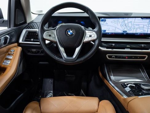 Certified 2023 BMW X7 xDrive40i w/ Premium Package image 3