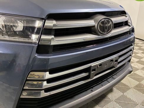 Used 2018 Toyota Highlander AWD V6 image 32