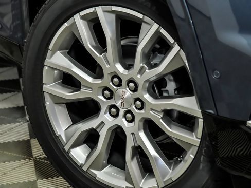New 2027 GMC Acadia Denali w/ Denali Reserve Package AWD/4WD image 3