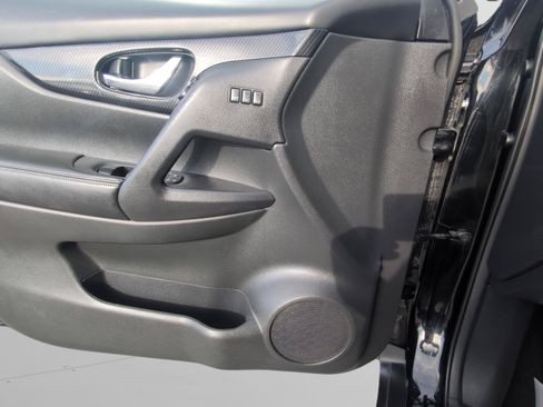 Used 2018 Nissan Rogue SL AWD/4WD image 14