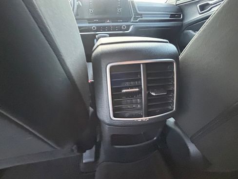 Used 2024 Kia Sportage LX image 16