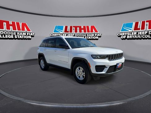 Used 2025 Jeep Grand Cherokee Laredo w/ MOPAR Finishing Package RWD image 2