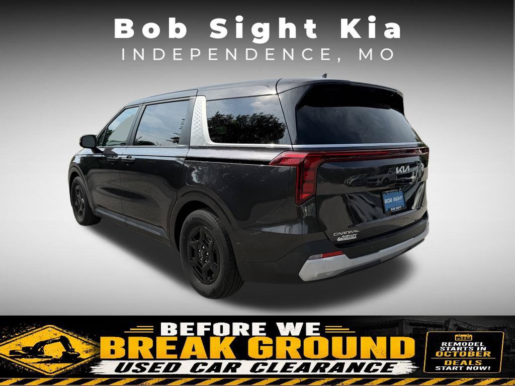 Used 2025 Kia Carnival FWD image 12