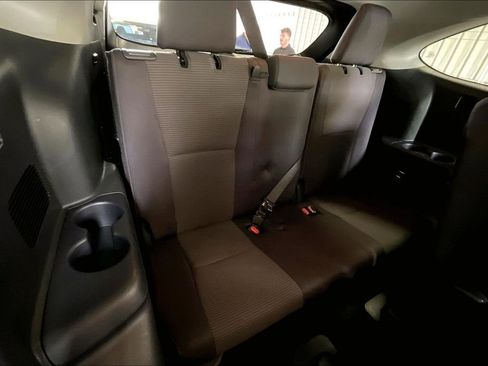 Used 2025 Toyota Highlander LE FWD image 15