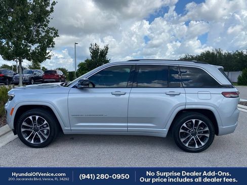 Used 2022 Jeep Grand Cherokee Overland AWD/4WD image 35