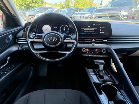 Used 2023 Hyundai Elantra SEL w/ Convenience Package FWD image 22