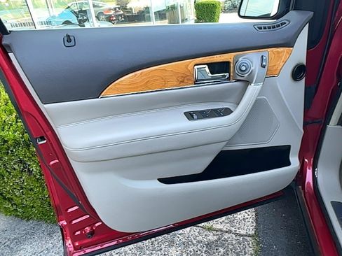 Used 2011 Lincoln MKX AWD w/ 102A Rapid Spec Order Code image 17