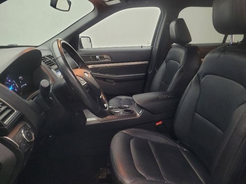 Used 2018 Ford Explorer XLT w/ Equipment Group 202A FWD image 17