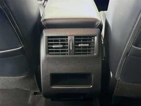 Used 2025 Mitsubishi Outlander SE image 19