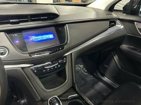 Used 2017 Cadillac XT5 Premium Luxury AWD/4WD image 10