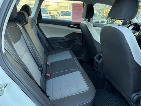 Used 2025 Volkswagen Taos S image 31