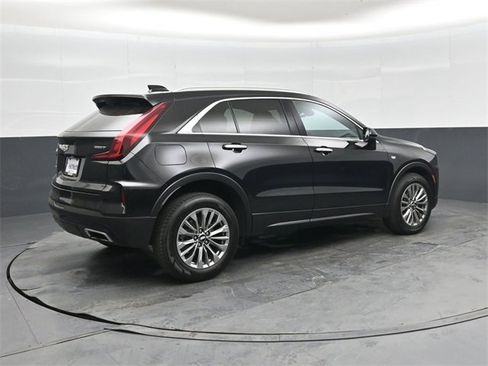 Used 2024 Cadillac XT4 Premium Luxury image 4