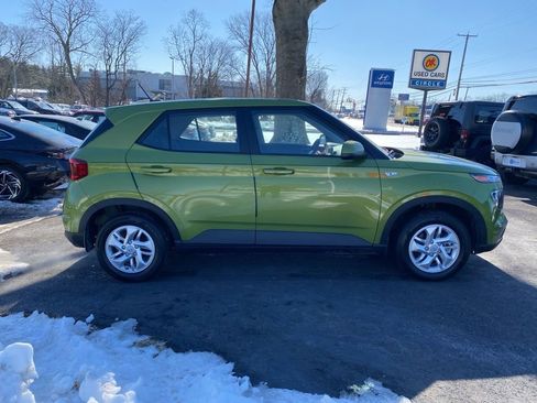 Certified 2023 Hyundai Venue SE image 2