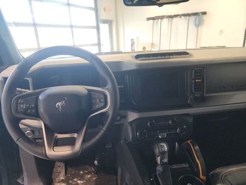 Used 2023 Ford Bronco Badlands image 9