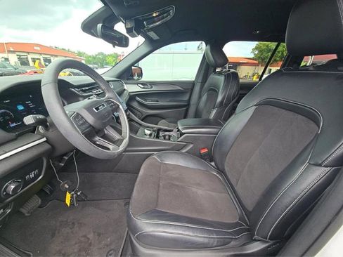 Used 2023 Jeep Grand Cherokee Altitude AWD/4WD image 19