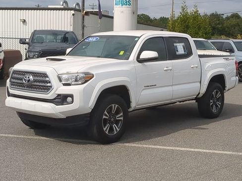 Used 2016 Toyota Tacoma TRD Sport w/ Towing Package RWD image 7