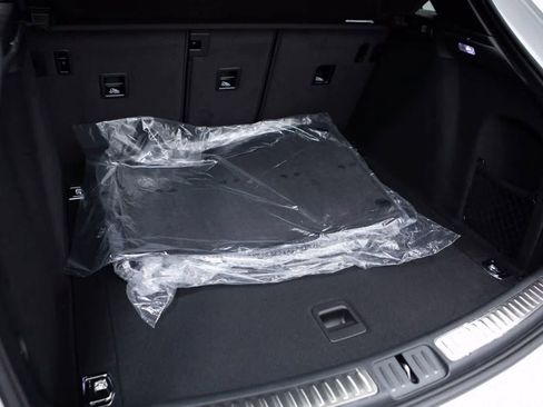 Certified 2026 Porsche Macan AWD/4WD image 40