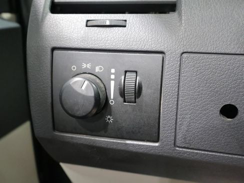 Used 2009 Dodge Grand Caravan SE w/ Climate Group FWD image 26