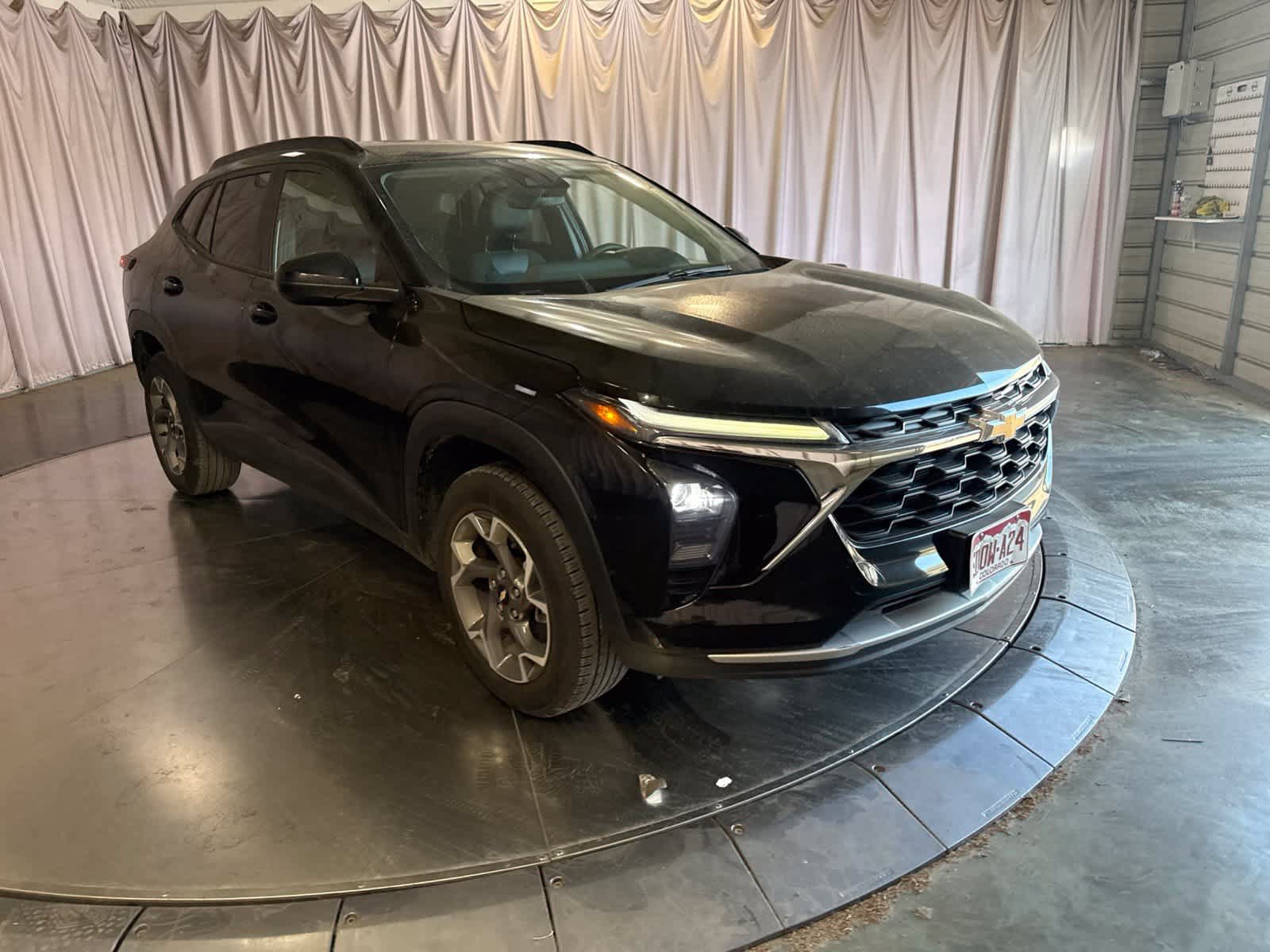 Used 2024 Chevrolet Trax LT FWD image 3